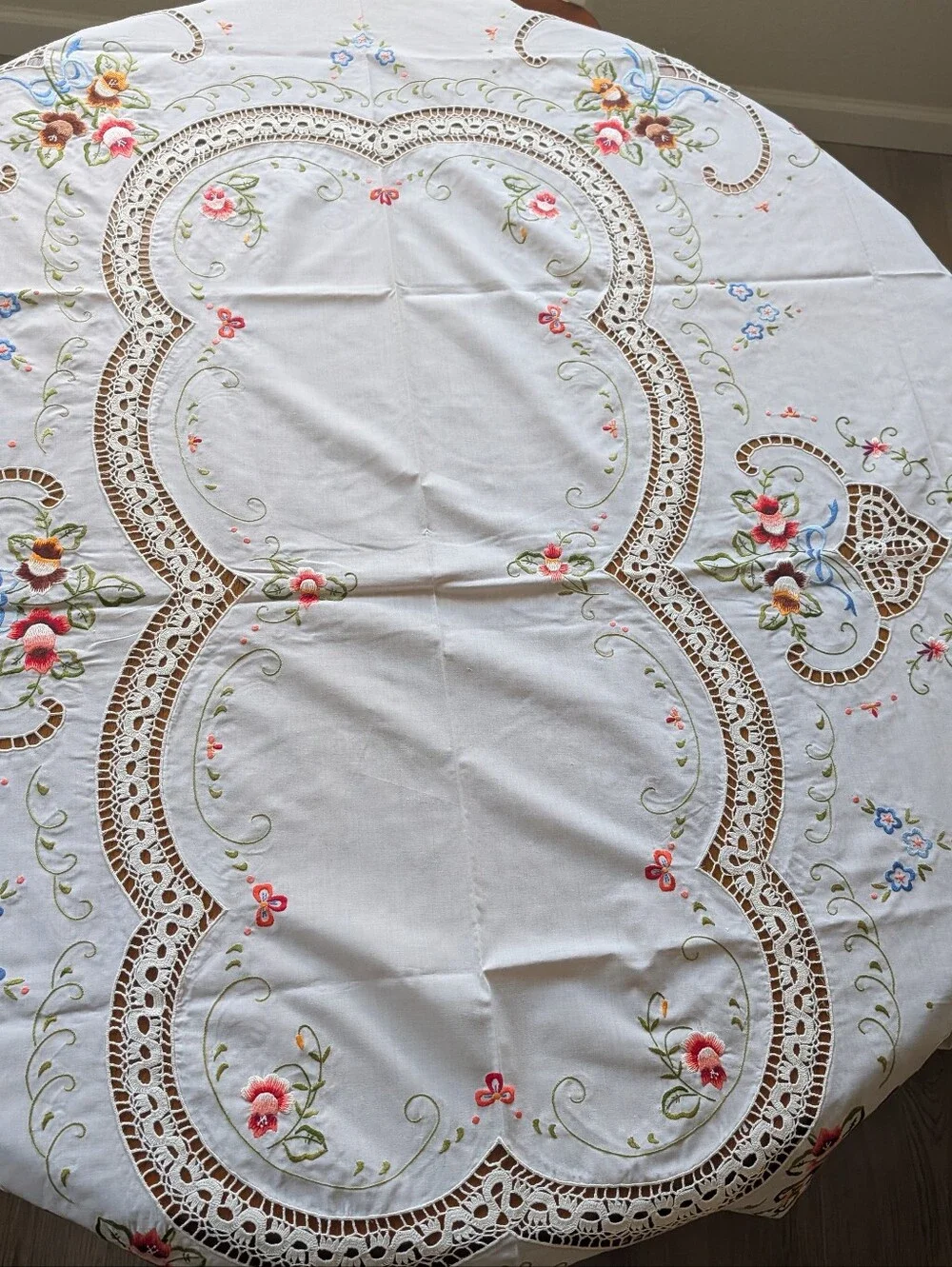 VTG Embroidered Floral Tablecloth - White Pink Green 8 Napkins Eyelet Grandma